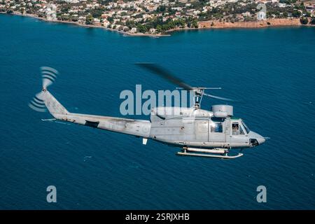 Hellenic Navy AB212 : hélicoptère naval polyvalent, utilisé pour le transport, la recherche et le sauvetage, et la guerre anti-sous-marine, équipé de deux turbomoteurs. Banque D'Images