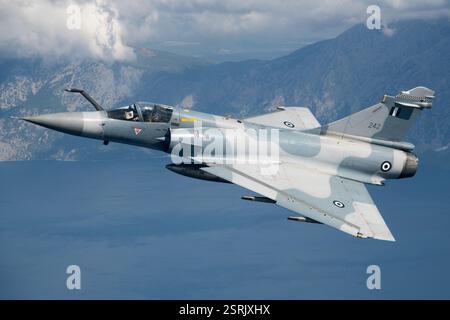 Hellenic Air Force Mirage 2000 : le Mirage 2000 est un chasseur multirôle monomoteur à aile delta, équipé d'un radar avancé et de missiles air-air. Banque D'Images
