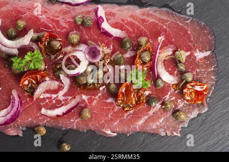 Carpaccio de bœuf froid Banque D'Images