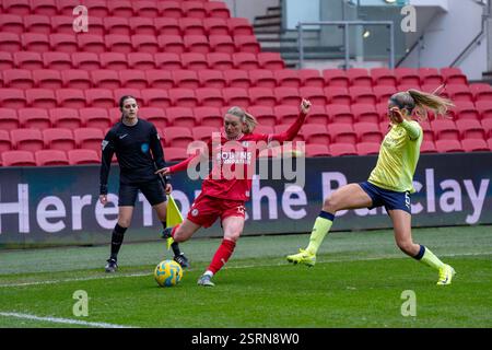 Bristol, Royaume-Uni. 16 février 2025. Bristol, Angleterre, le 26 janvier 2025 Amalie Thestrup (Bristol City 17) traverse la balle lors du match du Barclays Women's Championship entre Bristol City et Southampton au Ashton Gate Stadium à Bristol, en Angleterre. Aucune utilisation commerciale. (Rachel le Poidevin/SPP) crédit : SPP Sport Press photo. /Alamy Live News Banque D'Images
