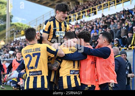 Castellammare Di Stabia, Italie. 16 février 2025. Célébrez la Juve Stabia lors du match DE SERIE BKT 2024/25 entre la SS Juve Stabia et le Cosenza Calcio au stade Romeo menti le 16 février 2025 à Castellemmare di Stabia, Italie crédit : Agence photo indépendante/Alamy Live News Banque D'Images