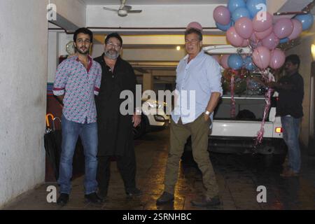 Bollywood acteur Kunal Kapoor Zahan Prithviraj Kapoor Karan Kapoor pendant la fête d'anniversaire de Kareena Kapoor Mumbai Banque D'Images