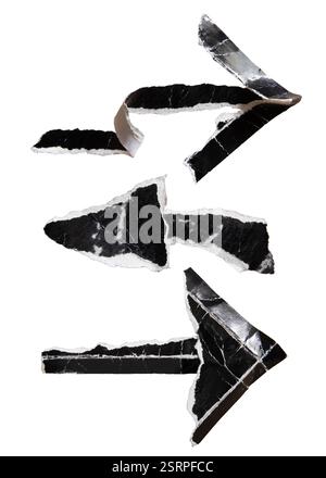 Flèches noires en vieux papier déchiré sur fond blanc avec chemin de détourage Banque D'Images