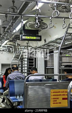 Indicateur dans le train, Ram Mandir Railway Station, Mumbai, Maharashtra, Inde, Asie Banque D'Images
