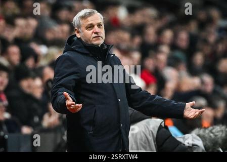 Rennes, France, France. 16 février 2025. Bruno GENESIO de Lille lors du match de Ligue 1 opposant le stade Rennais (Rennes) et Lille OSC (LOSC) au Roazhon Park le 16 février 2025 à Rennes. (Crédit image : © Matthieu Mirville/ZUMA Press Wire) USAGE ÉDITORIAL SEULEMENT! Non destiné à UN USAGE commercial ! Banque D'Images