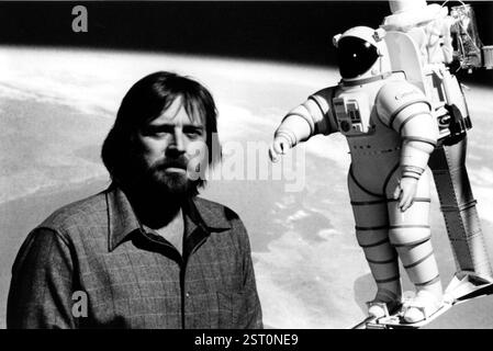 JOHN DYKSTRA [né en 1947] superviseur des effets visuels spéciaux. Conçu et construit le premier système de contrôle de mouvement contrôlé par ordinateur pour Star Wars : Episode IV - A New Hope date : 1947 Banque D'Images
