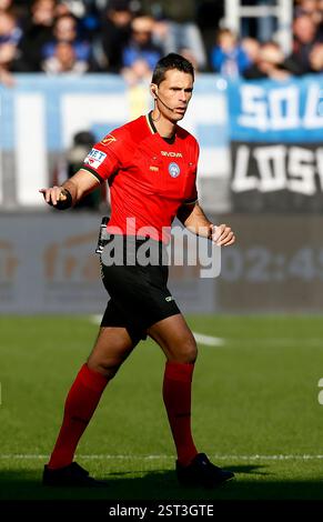 BERGAME, ITALIE - 15 FÉVRIER : L'arbitre italien Matteo Marchetti réagit lors du match de Serie A entre Atalanta BC et Cagliari Calcio au stade Gewiss le 15 février 2025 à Bergame, Italie. (Photo de MB Media) Banque D'Images