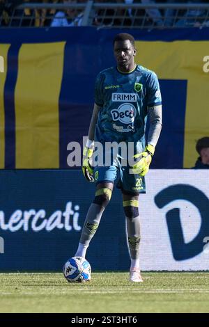 Castellammare di Stabia, Italie. 16 février 2025. Demba Thiam de SS Juve Stabia lors du match de Serie B entre SS Juve Stabia et Cosenza Calcio au Stadio Romeo menti, Castellammare di Stabia, Italie, le 16 février 2025. Crédit : Nicola Ianuale/Alamy Live News Banque D'Images