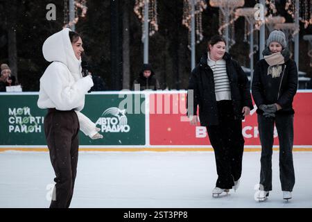 MOSCOU, RUSSIE - FAEBRUARY 16 2025 : Evgenia Medvedeva donne une classe de maître en patinage artistique Banque D'Images
