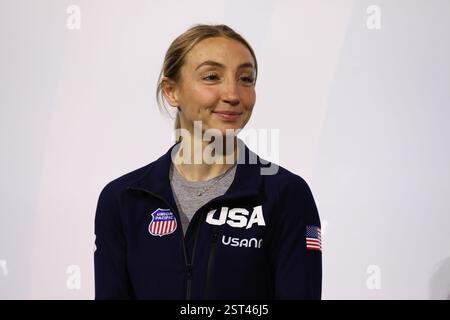 16 février 2025, Assago, Lombardie, Italie : KRISTEN SANTOS-GRISWOLD des États-Unis sourit lors de la cérémonie de remise des prix Crystal Globe de la tournée mondiale sur courte piste de l'ISU 2025 au Forum Unipol de Milan, Italie, qui sert d'événement test officiel avant les Jeux Olympiques d'hiver de Milano Cortina 2026 (crédit image : © Mickael Chavet/ZUMA Press Wire) USAGE ÉDITORIAL SEULEMENT! Non destiné à UN USAGE commercial ! Banque D'Images