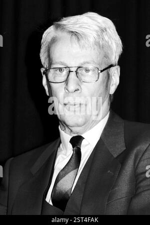Bonn, Allemagne - 02 décembre 1985 : Stephan Hermlin - *13.04.1915 à 06.04.1997 - écrivain allemand et l'un des auteurs les plus célèbres de la RDA lors d'une lecture de ses propres œuvres à Bonn - Allemagne. [traduction automatique] Banque D'Images