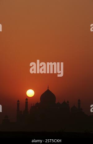 Lever du soleil, septième merveille du monde 7 Taj Mahal, Agra, Uttar Pradesh, inde Banque D'Images