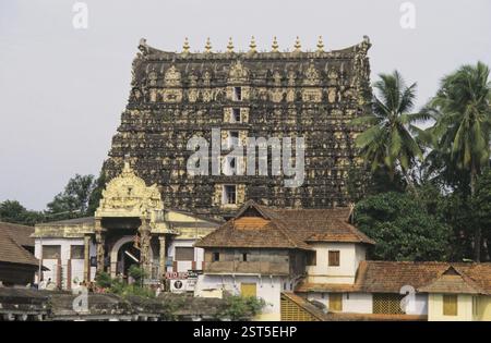 Tour du temple Sri Padmanabhaswamy, Thiruvananthapuram ou Trivandrum, Kerala, Inde, Asie Banque D'Images