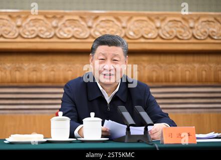 Pékin, Chine. 17 février 2025. XI Jinping, secrétaire général du Comité central du Parti communiste chinois, également président chinois et président de la Commission militaire centrale, assiste à un symposium sur les entreprises privées, où il prononce un discours important, à Pékin, capitale de la Chine, le 17 février 2025. Crédit : XIe Huanchi/Xinhua/Alamy Live News Banque D'Images
