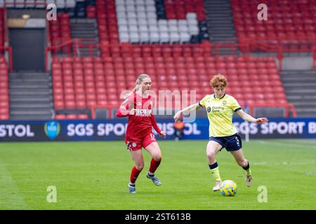 Bristol, Royaume-Uni. 16 février 2025. Bristol, Angleterre, le 26 janvier 2025 Milly Mott (Southampton 3) et Amalie Thestrup (Bristol City 17) lors du match du Barclays Women's Championship entre Bristol City et Southampton au Ashton Gate Stadium à Bristol, Angleterre. Aucune utilisation commerciale. (Rachel le Poidevin/SPP) crédit : SPP Sport Press photo. /Alamy Live News Banque D'Images