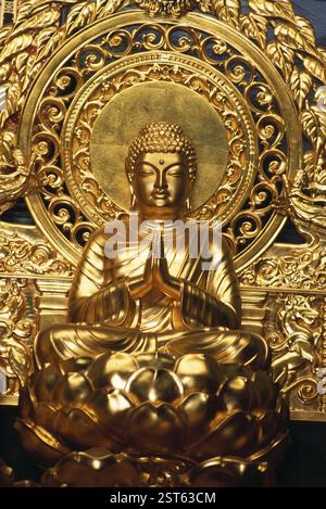 Statue dorée de bouddha à shanti stupa, leh, ladakh, inde Banque D'Images