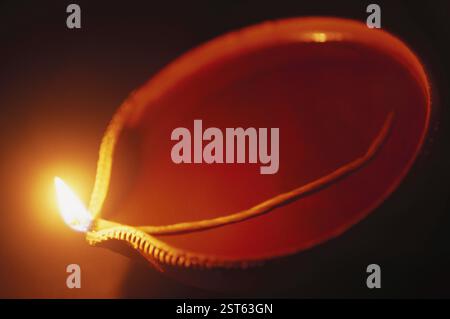 Flammes de lampes à huile, Festival Deepawali de Diwali, inde Banque D'Images