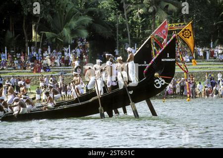 Nehru Boat Race Festivals, The Onam Snake Boat Race, jalostavam pour haripad Subramanya Temple, Kerala, Inde, Asie Banque D'Images