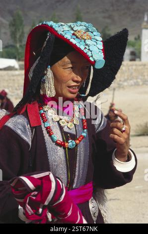 Portrait de femme ladakhi habillée traditionnellement festival ladakh, leh, ladakh, jammu-et-cachemire, inde Banque D'Images