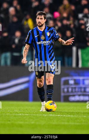 Francesco Acerbi de l'Inter Milan lors du match de Serie A entre le Juventus FC et le FC Internazionale à l'Allianz Stadium le 16 février 2025 à Turin Banque D'Images