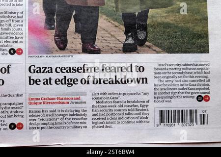 "Le cessez-le-feu de Gaza craignait d'être au bord de l'effondrement" le journal Guardian titre Israël article de guerre du Hamas 11 février 2025 Londres Royaume-Uni Banque D'Images