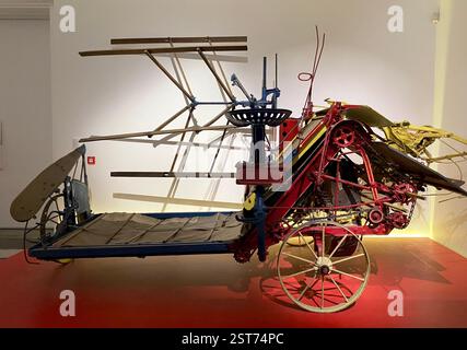 Le Musée de la vie rurale anglaise est détenu et géré par l'Université de Reading . Il a une énorme collection diversifiée d'outils agricoles, machines et affiches pour montrer les expériences des agriculteurs et des artisans, passé et présent et comment ils façonnent nos vies à la fois dans le passé et dans l'avenir. Avec des expositions speacialist et des activités sur l'avenir de la nourriture et la pertinence continue de la campagne dans nos vies . Banque D'Images