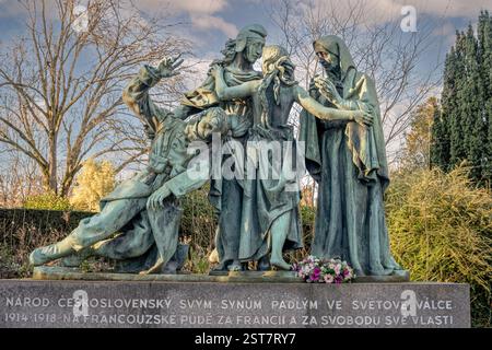 Paris, France - 02 02 2025 : cimetière du Père-Lachaise. Mémorial aux Tchécoslovaques tombés pour la France pendant la seconde Guerre mondiale Banque D'Images