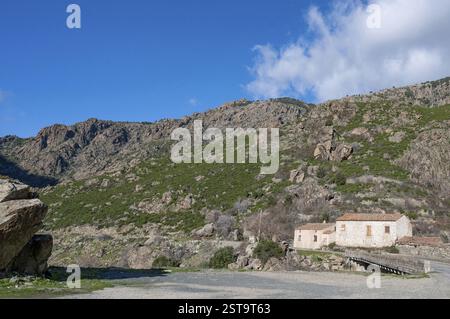 Entrée à la gorge de la Scala di Santa Regina, sculptée dans le granit par le fleuve Golo, Ponte Castirlka, Corse, France, Europe Banque D'Images