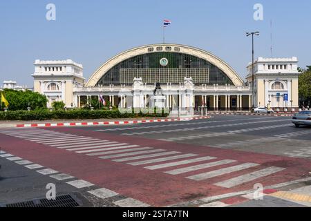 Bangkok, Thaïlande. 15 février 2025. Architecture de la gare de Hua Lamphong, Bangkok. Crédit : SOPA images Limited/Alamy Live News Banque D'Images