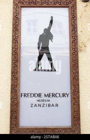Musée Freddie Mercury à Stone Town, Zanzibar. Panneau du musée de la célèbre légende rocheuse. Extérieur de l'appartement d'enfance Freddie Mercury. Banque D'Images