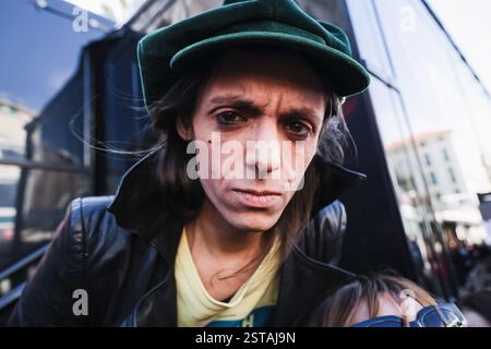 Sanremo, Italie. 14 février 2025. Lucio Corsi arrive au camion Radio RTL 102,5 à Sanremo, Italie, le 15 février 2025 (photo Alessandro Bremec/NurPhoto). Crédit : NurPhoto SRL/Alamy Live News Banque D'Images