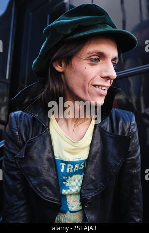 Sanremo, Italie. 14 février 2025. Lucio Corsi arrive au camion Radio RTL 102,5 à Sanremo, Italie, le 15 février 2025 (photo Alessandro Bremec/NurPhoto). Crédit : NurPhoto SRL/Alamy Live News Banque D'Images