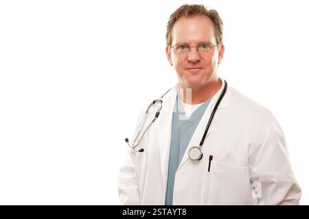 Smiling médecin homme isolé sur un fond blanc. Banque D'Images