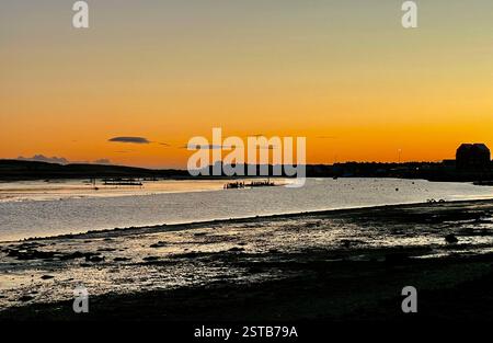 Aube au-dessus de la rivière Coquet, Amble, Northumberland, nord-est de l'Angleterre Royaume-Uni Banque D'Images