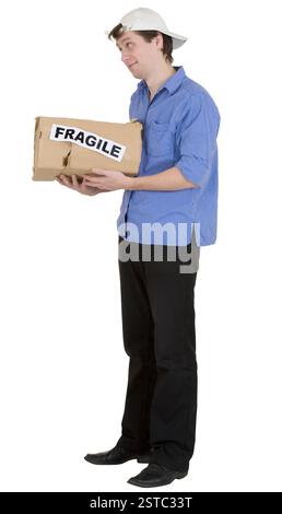 L'homme tient la boîte en carton avec discription fragile Banque D'Images