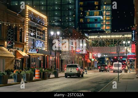 Quartier Greektown situé dans le centre-ville de Detroit Michigan. Photo prise dans la soirée Banque D'Images