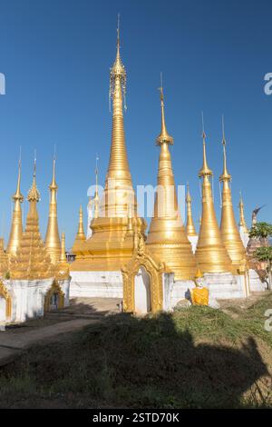 Myanmar, lac Inle, vue variée certains du lac Inle de la Shwe Inn Thein Pagoda / Tain Paya. Banque D'Images