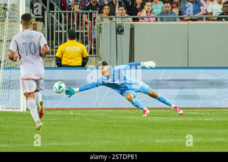 Tampa, Floride, États-Unis, 14 février 2025, le gardien de but de l'Inter Miami Oscar Ustari #19 saute après le ballon dans un match amical du Derby de Floride à Raymond Jame Banque D'Images