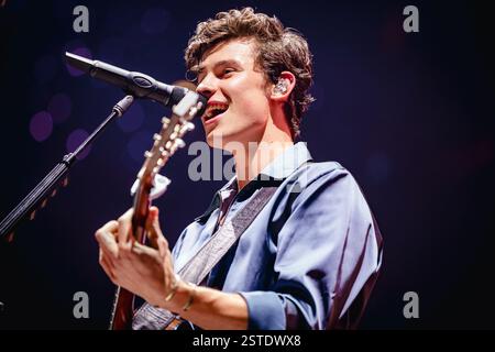Shawn Mendes se produisant à l'O2 Arena de Londres le 16 avril 2019 Banque D'Images