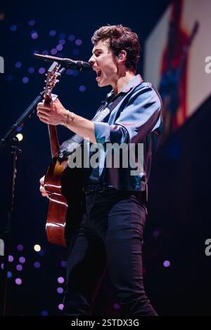 Shawn Mendes se produisant à l'O2 Arena de Londres le 16 avril 2019 Banque D'Images