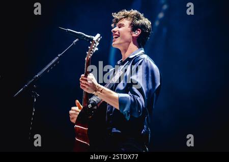 Shawn Mendes se produisant à l'O2 Arena de Londres le 16 avril 2019 Banque D'Images