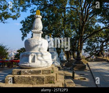 Chortens à Swayambhunath à Katmandou Banque D'Images