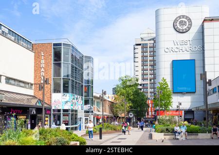 Coventry West Orchards Shopping Centre and Central Library West Orchards Way Coventry Warwickshire West Midlands Angleterre Royaume-Uni GB Europe Banque D'Images