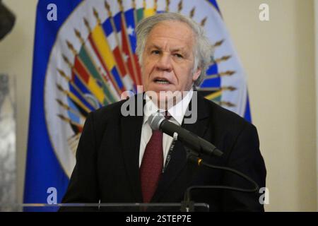 Washington, États-Unis. 18 février 2025. Le Secrétaire de l’Organisation d’État d’Amérique (OEA), GN Luis Almagro, prononce un discours sur « villes résilientes : défis et opportunités en Amérique latine », à la salle des Amériques/OEA à Washington. Crédit : SOPA images Limited/Alamy Live News Banque D'Images