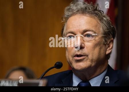 Le sénateur Rand Paul, au Sénat, examine la nomination de Kristi Noem au poste de secrétaire à la sécurité intérieure. Banque D'Images