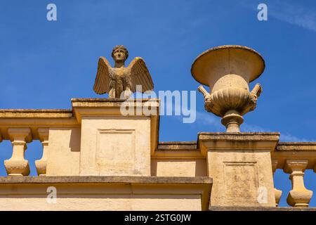 Île de Wight, Royaume-Uni - 3 mai 2023 : belles sculptures en pierre à Osborne House - l'ancienne résidence de la reine Victoria I, situé à East Cowes sur le Banque D'Images