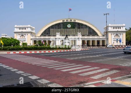 Bangkok, Thaïlande. 15 février 2025. Architecture de la gare de Hua Lamphong, Bangkok. (Crédit image : © John Wreford/SOPA images via ZUMA Press Wire) USAGE ÉDITORIAL SEULEMENT! Non destiné à UN USAGE commercial ! Banque D'Images