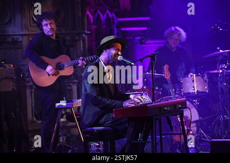 ROYAUME-UNI. 18 février 2025. LONDRES, ANGLETERRE - 18 FÉVRIER : Finn Andrews de 'The Veils' se produisant à Union Chapel, Highbury le 18 février 2025 à Londres, Angleterre. CAP/Mar © Mar/Capital Pictures crédit : Capital Pictures/Alamy Live News Banque D'Images