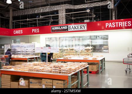 Costco Kirkland Bakery vend des gâteaux, des tartes, du pain et des pâtisseries Banque D'Images