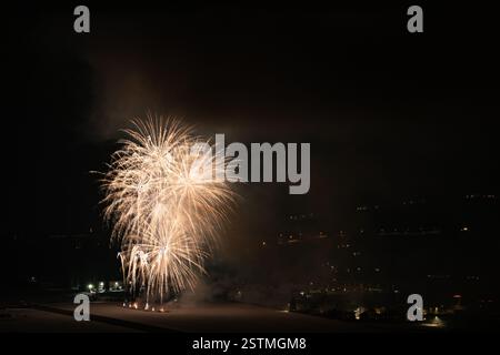 Spectacle de festival de feux d'artifice fiocchi di luce à asiago Banque D'Images